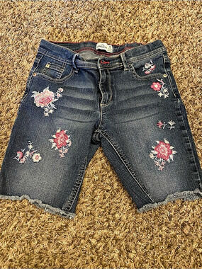 Jordache Girls Floral Embroidered Denim Cut-Off Shorts Floral Embroidered Denim